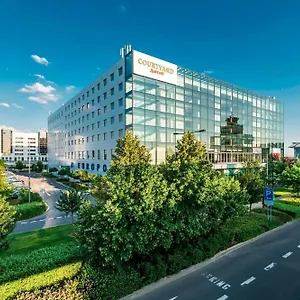 Courtyard By Marriott Airport Hotel