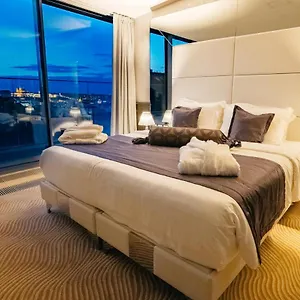 Myo Wenceslas Hotel